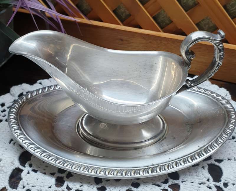 SILVER PLATED GRAVY BOAT AND UNDER TRAY