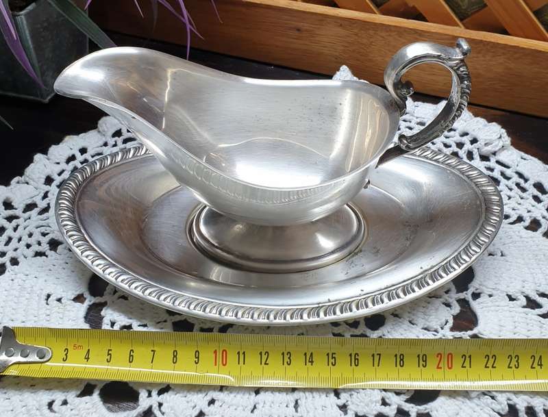SILVER PLATED GRAVY BOAT AND UNDER TRAY