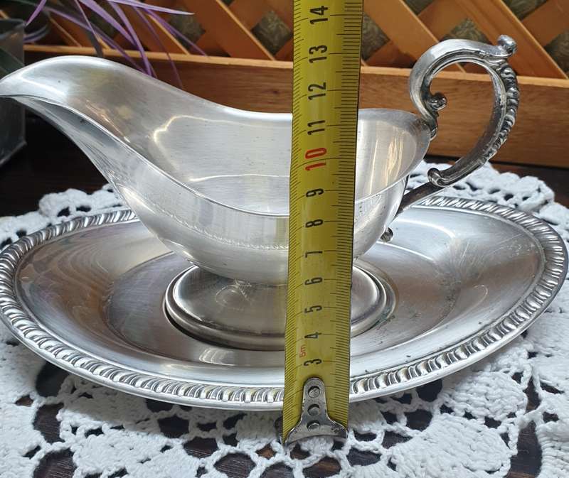 SILVER PLATED GRAVY BOAT AND UNDER TRAY