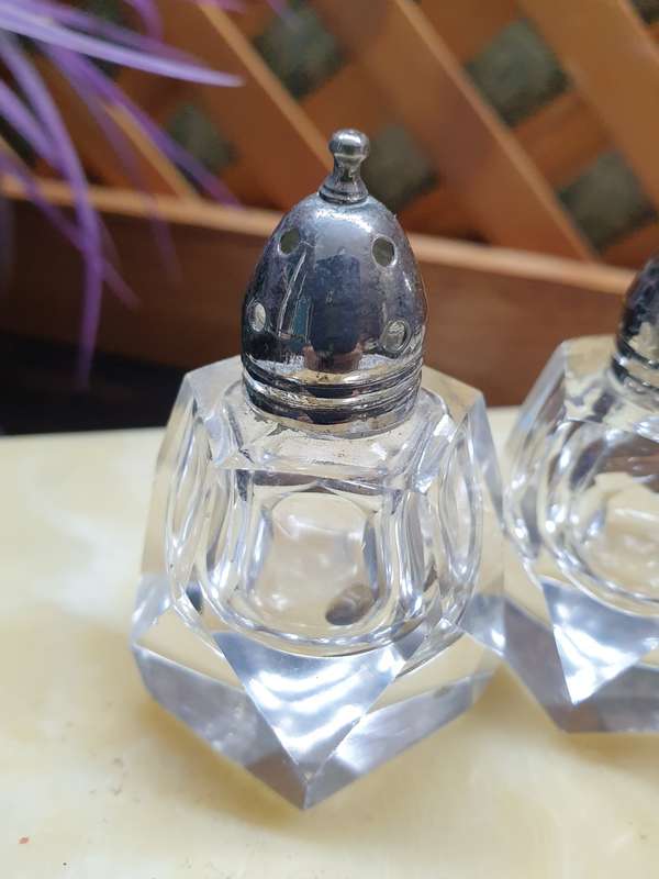 CRYSTAL SALT & PEPPER SHAKER
