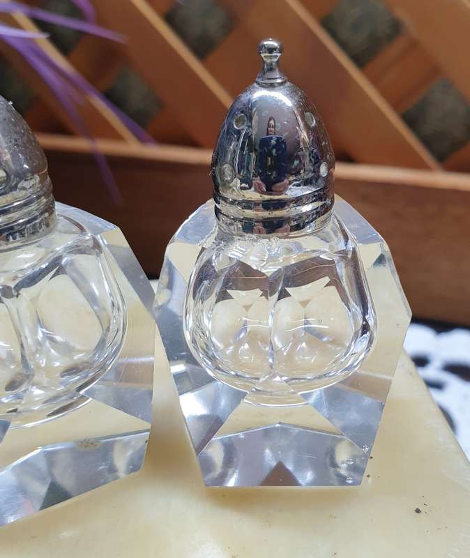 CRYSTAL SALT & PEPPER SHAKER