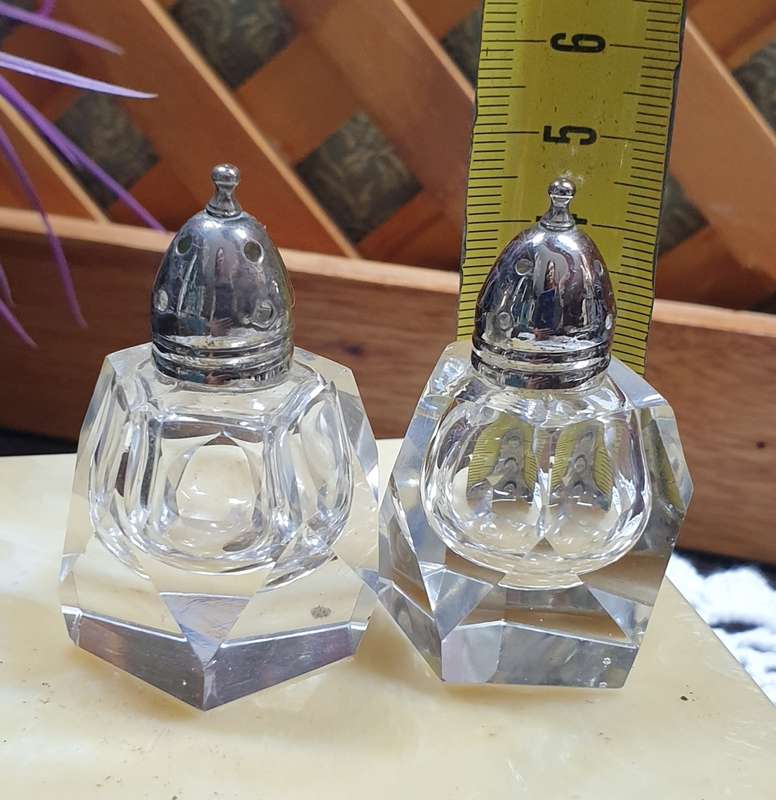 CRYSTAL SALT & PEPPER SHAKER
