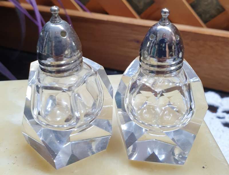 CRYSTAL SALT & PEPPER SHAKER