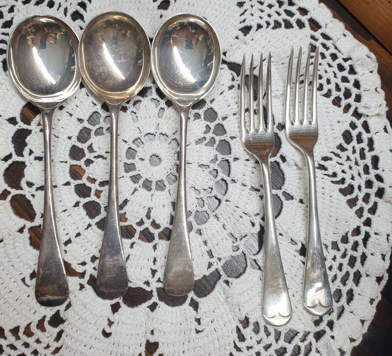 SILVER PLATED SPOONS AND FORKS (03)
