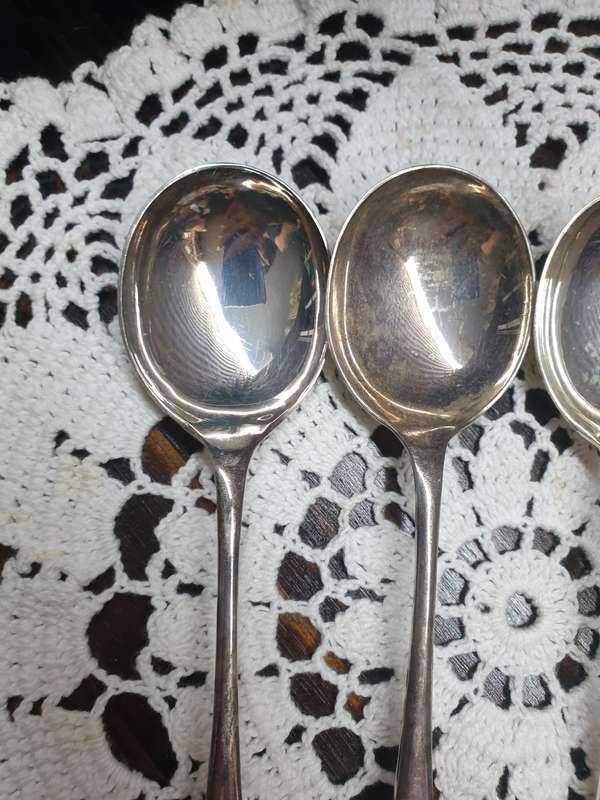 SILVER PLATED SPOONS AND FORKS (03)