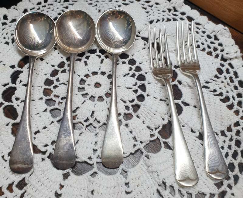 SILVER PLATED SPOONS AND FORKS (03)
