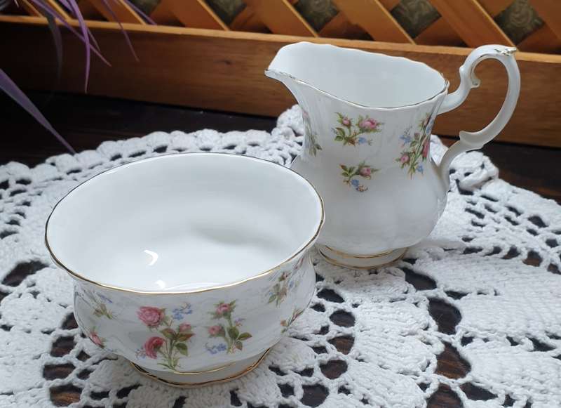 ROYAL ALBERT SUGAR BOWL & MILK POURER | WINSOME | ENGLAND | BONE CHINA |