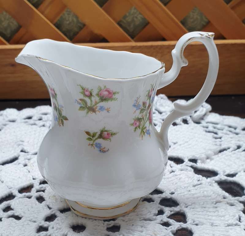 ROYAL ALBERT SUGAR BOWL & MILK POURER | WINSOME | ENGLAND | BONE CHINA |