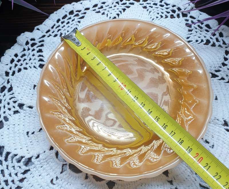 Carnival Glass Bowl / PLATE