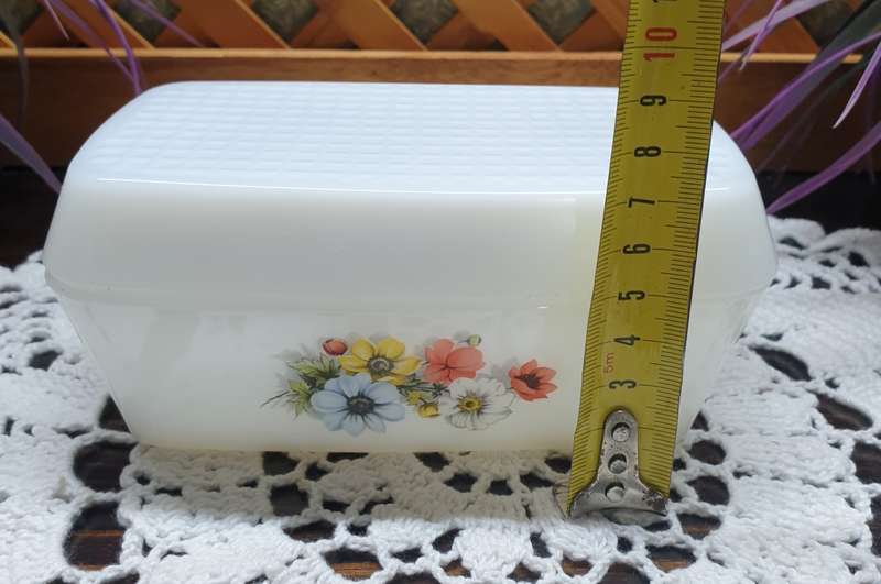 VINTAGE MILK GLASS BUTTER DISH WITH LID