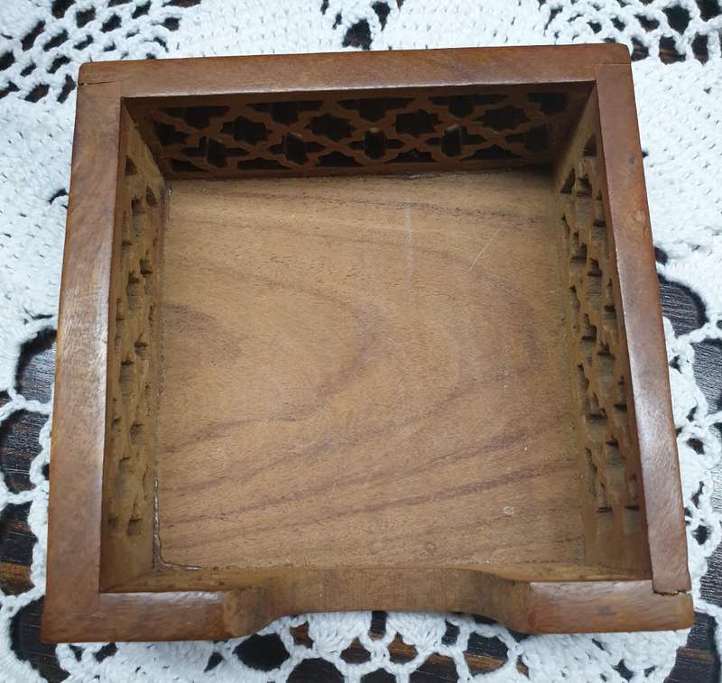 SMALL WOODEN NAPKIN/PAPER HOLDER