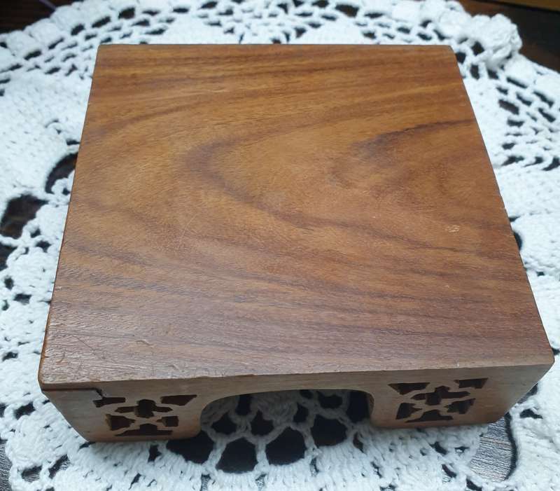 SMALL WOODEN NAPKIN/PAPER HOLDER