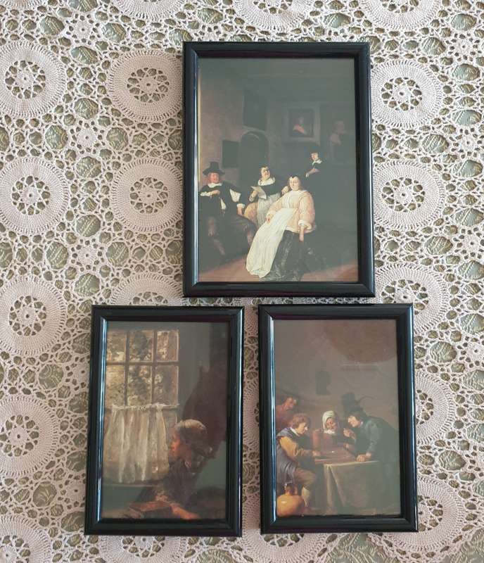 SET OF PRINTS WITH PHOTO FRAMES