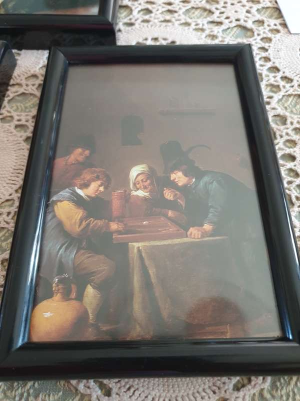 SET OF PRINTS WITH PHOTO FRAMES