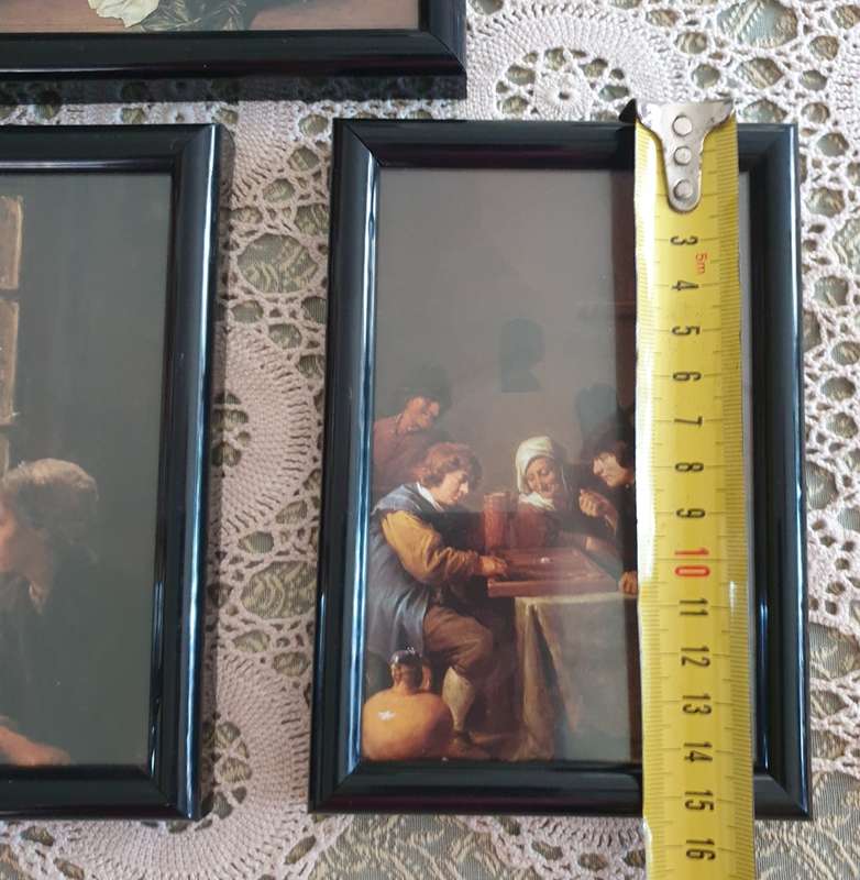 SET OF PRINTS WITH PHOTO FRAMES