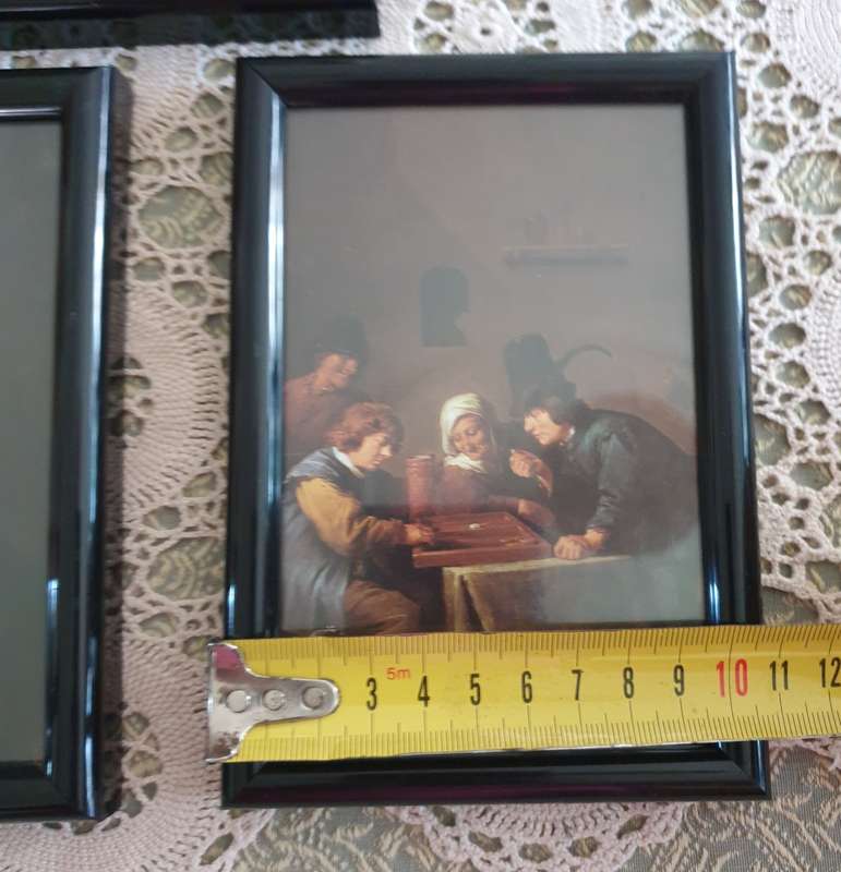 SET OF PRINTS WITH PHOTO FRAMES