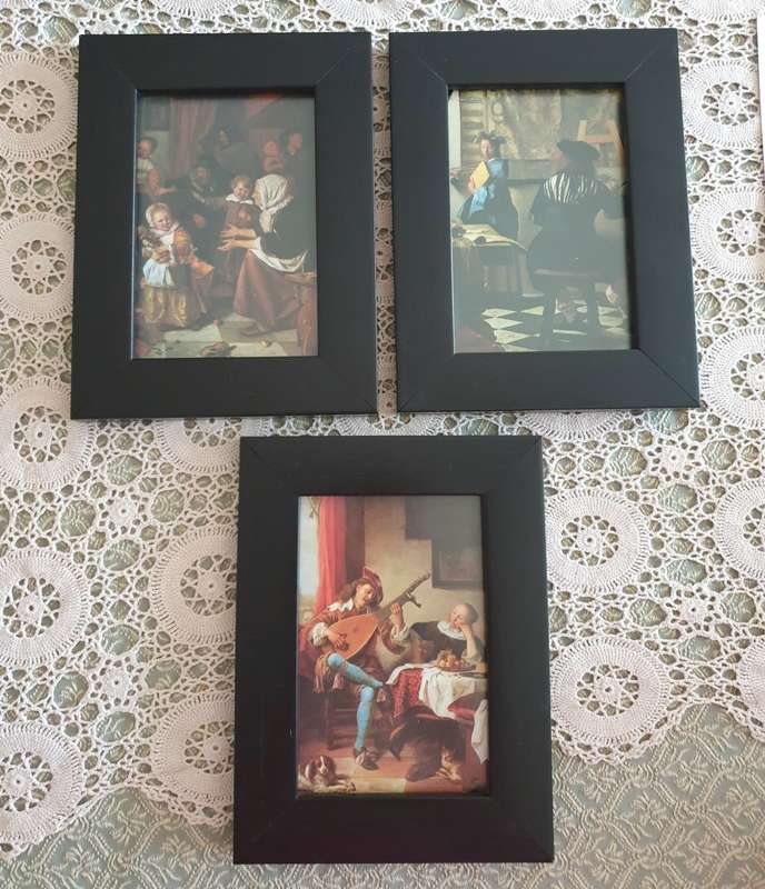 SET OF PRINTS WITH PHOTO FRAMES