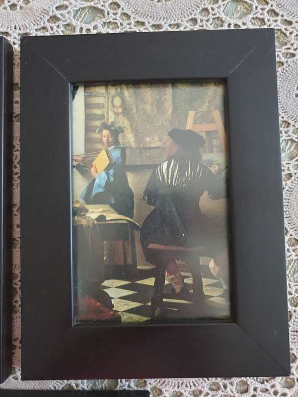 SET OF PRINTS WITH PHOTO FRAMES