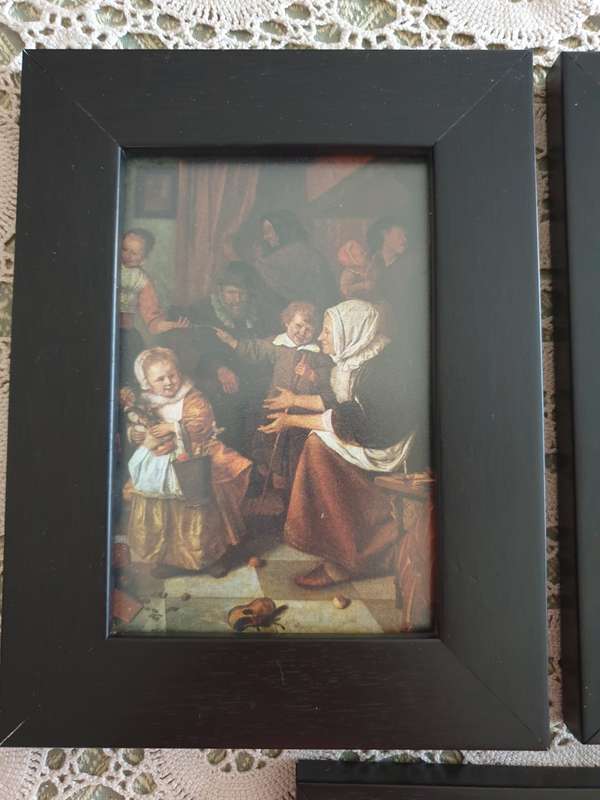 SET OF PRINTS WITH PHOTO FRAMES