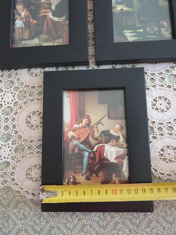 SET OF PRINTS WITH PHOTO FRAMES