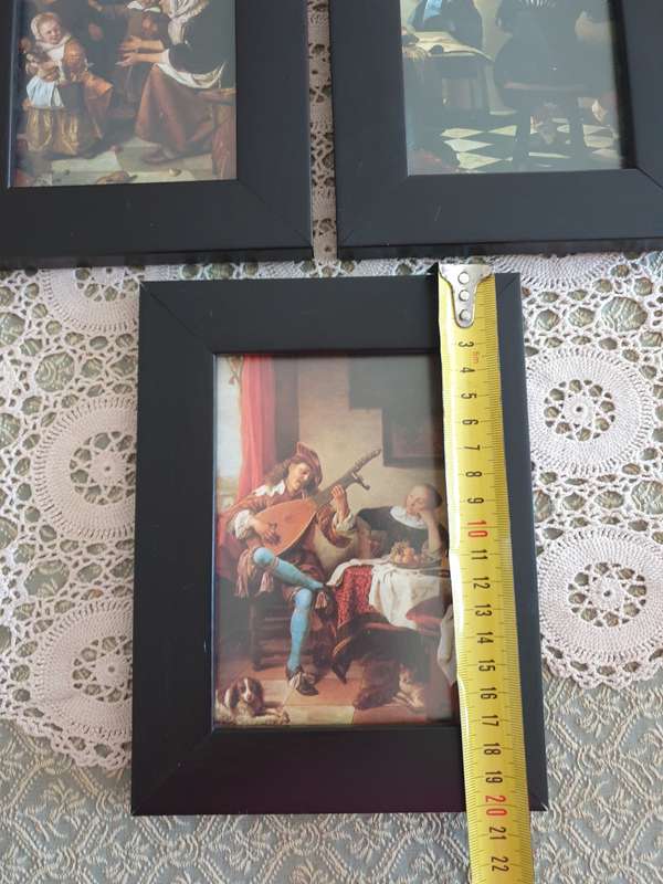 SET OF PRINTS WITH PHOTO FRAMES