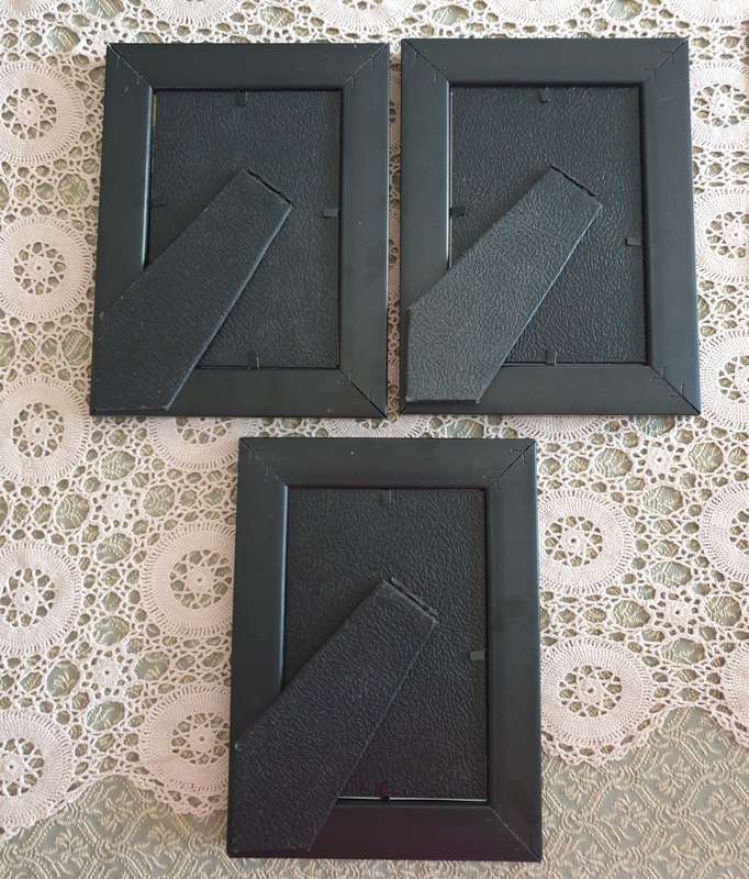 SET OF PRINTS WITH PHOTO FRAMES