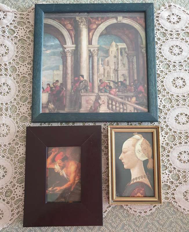 SET OF PRINTS WITH PHOTO FRAMES