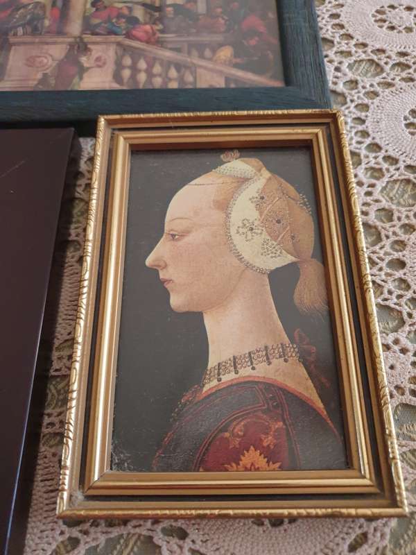 SET OF PRINTS WITH PHOTO FRAMES