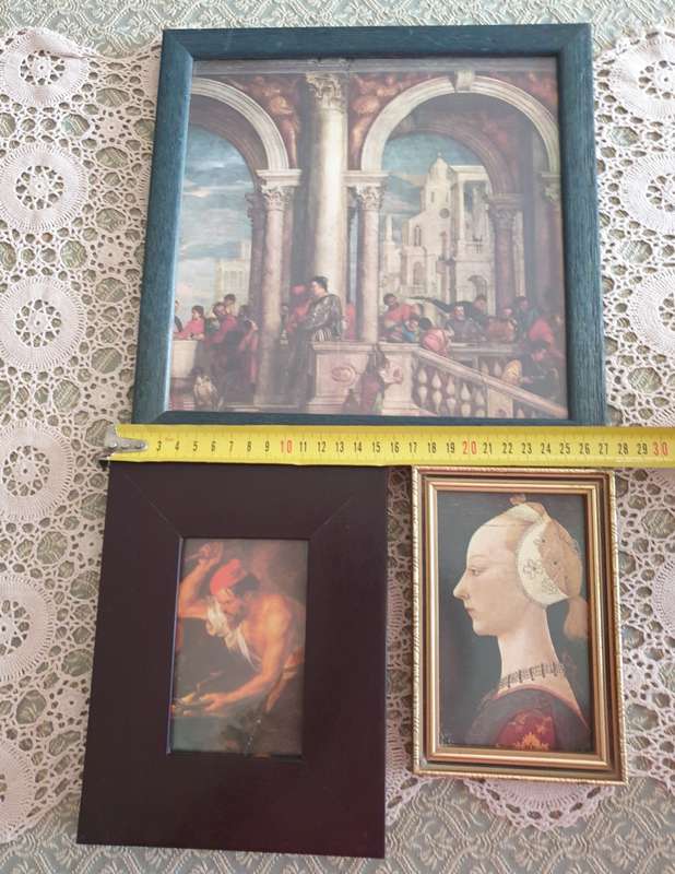 SET OF PRINTS WITH PHOTO FRAMES