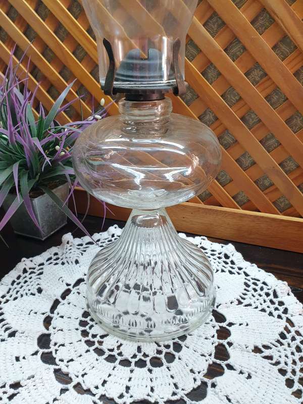 VINTAGE GLASS OIL LAMP | DECOR |