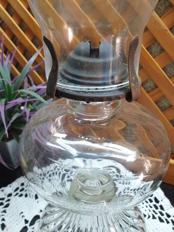 VINTAGE GLASS OIL LAMP | DECOR |