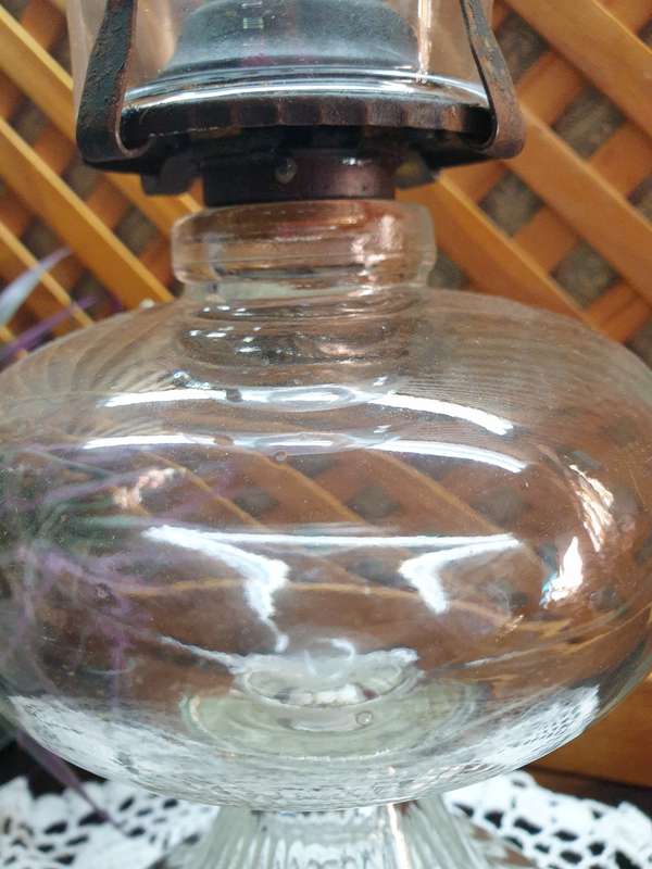 VINTAGE GLASS OIL LAMP | DECOR |