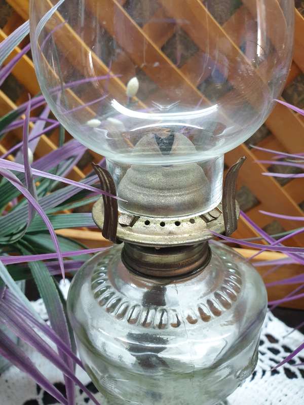 VINTAGE GLASS OIL LAMP | DECOR |