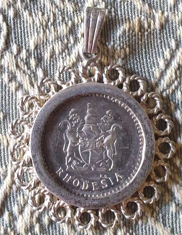 1975 RHODESIA FIVE CENT IN SILVER MOUNT