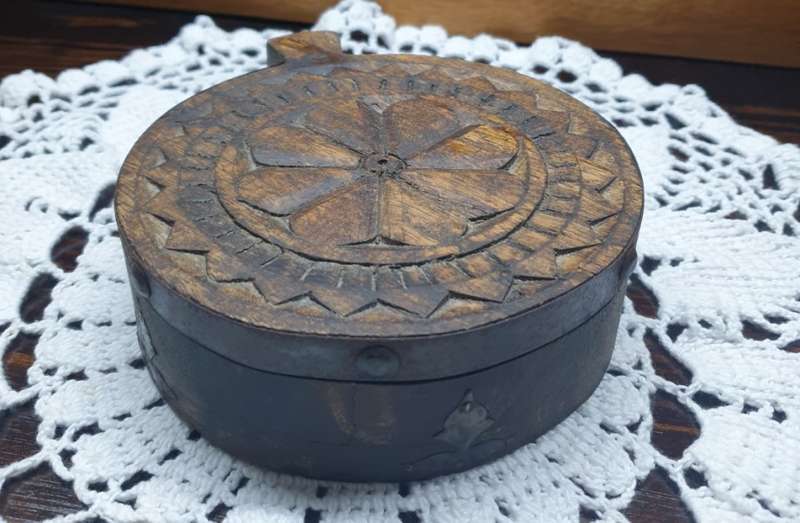 WOODEN TRINKET BOX FOR YOUR COLLECTION | DECOR |