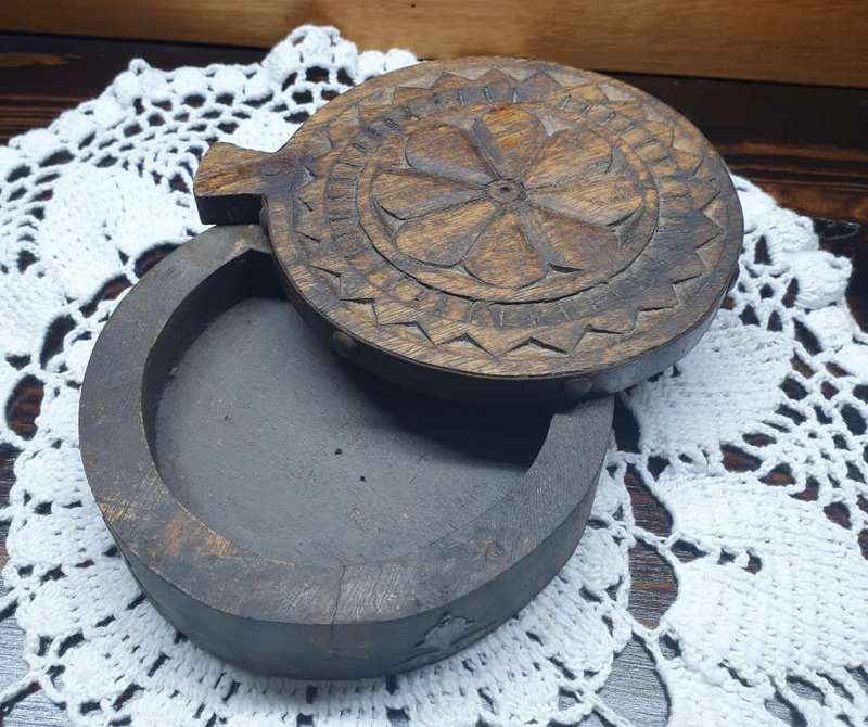 WOODEN TRINKET BOX FOR YOUR COLLECTION | DECOR |