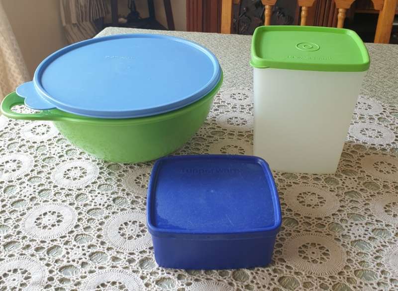 3 TUPPERWARE CONTAINERS | KITCHEN |