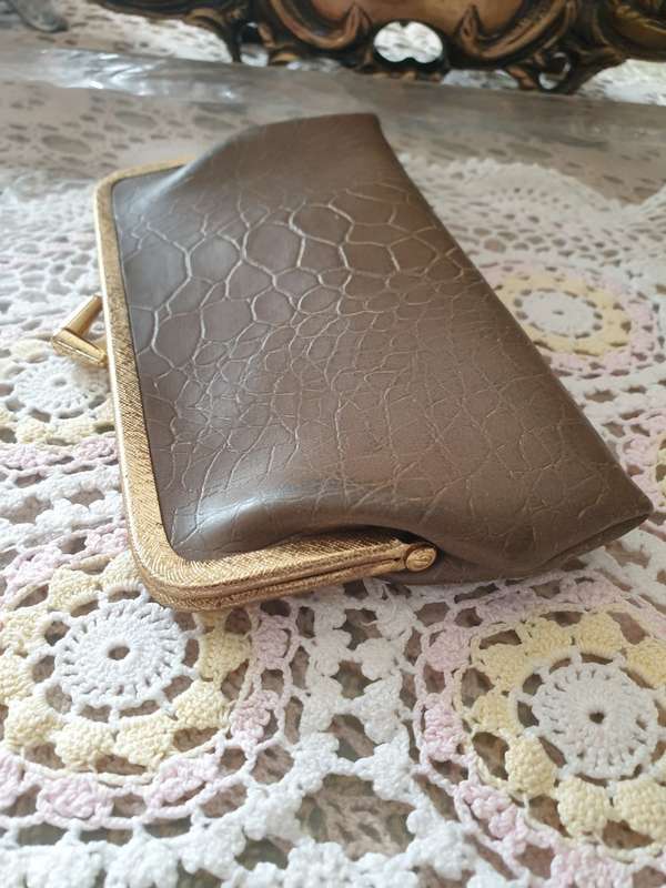 VINTAGE PURSE | LEATHER ? |