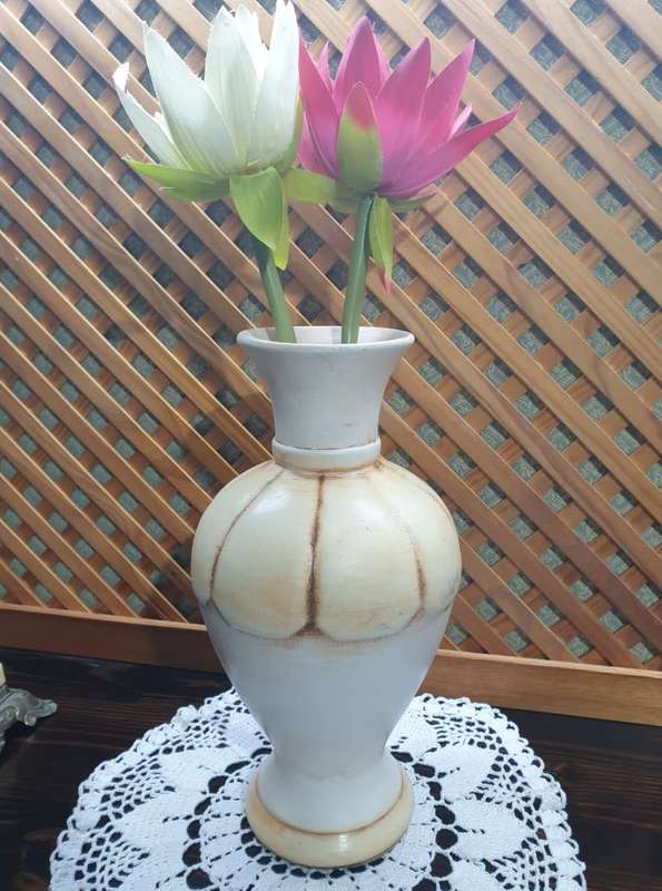 CERAMIC VASE WITH FLOWERS