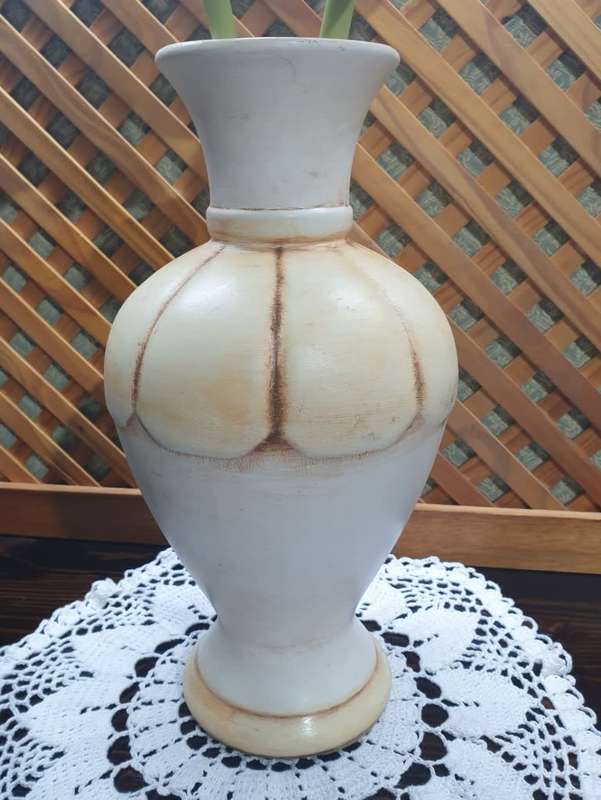 CERAMIC VASE WITH FLOWERS