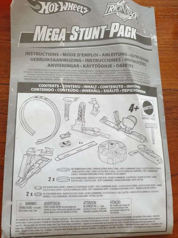 Hot Wheels mega stunt pack trick tracks   RETAIL R2199