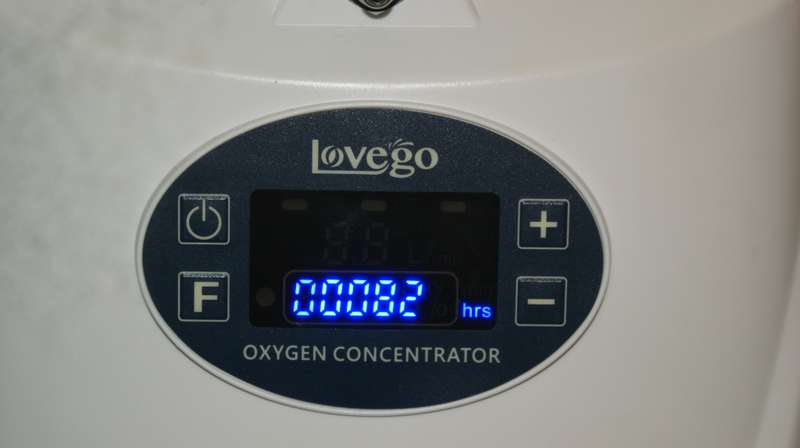 Lovego Lg102 Portable Oxygen Concentrator (4.5 Litre)        AS NEW  ONLY USED FOR A FEW HOURS.
