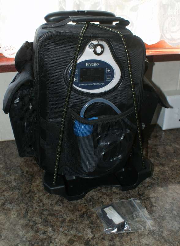 Lovego Lg102 Portable Oxygen Concentrator (4.5 Litre)        AS NEW  ONLY USED FOR A FEW HOURS.
