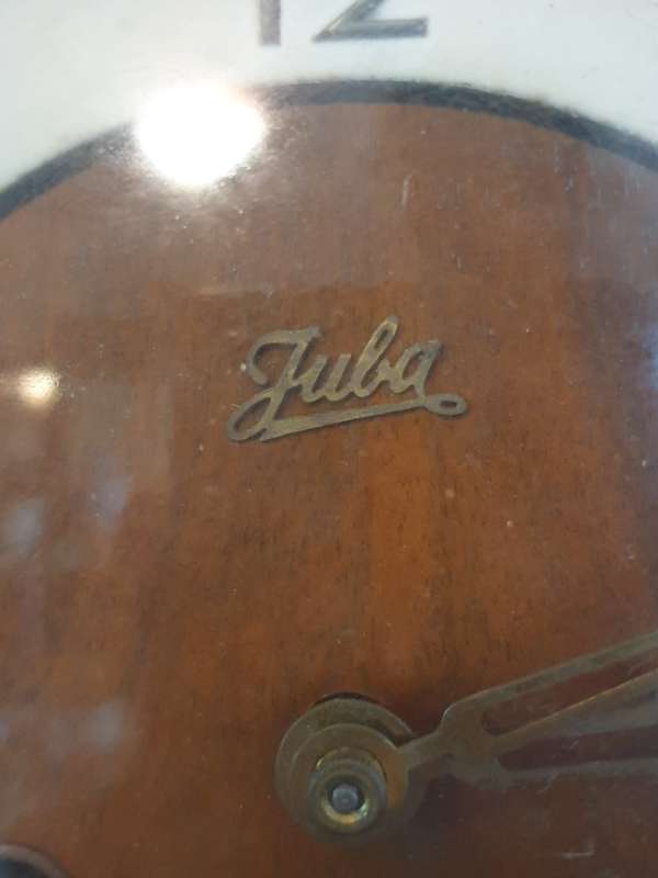 SMALL VINTAGE MANTLE CLOCK | NEEDS A SERVICE |