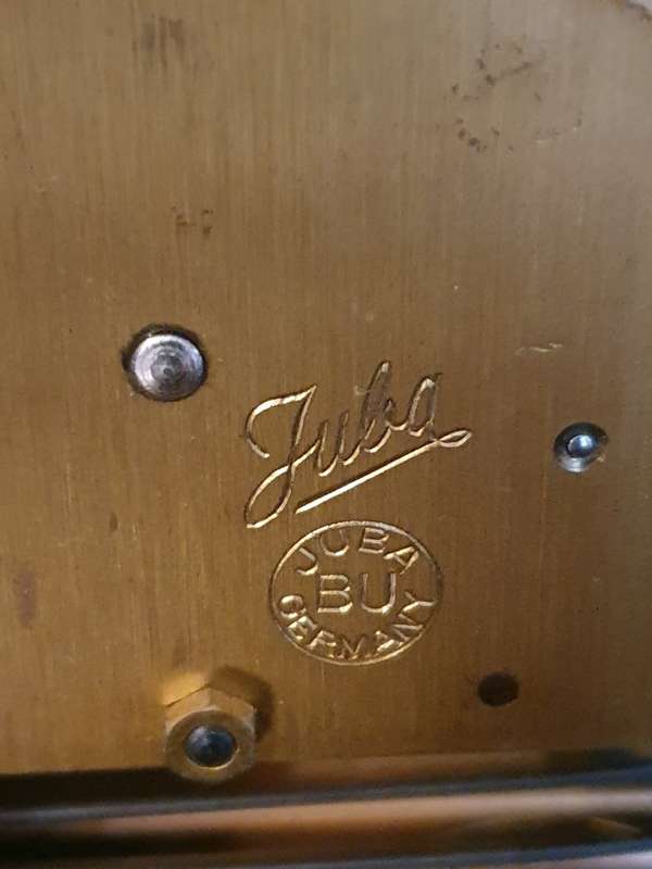 SMALL VINTAGE MANTLE CLOCK | NEEDS A SERVICE |