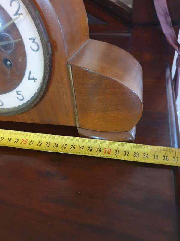 SMALL VINTAGE MANTLE CLOCK | NEEDS A SERVICE |