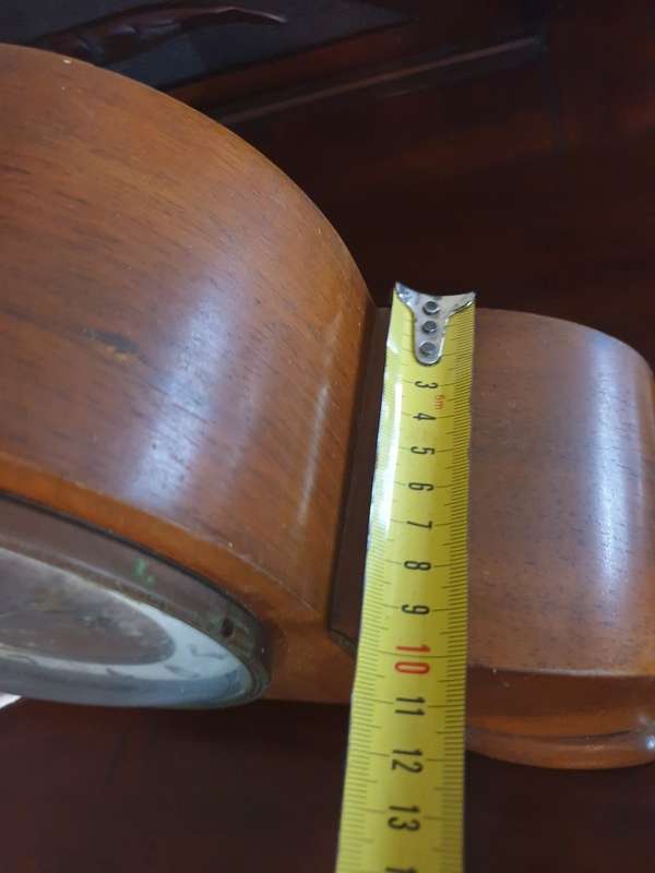 SMALL VINTAGE MANTLE CLOCK | NEEDS A SERVICE |