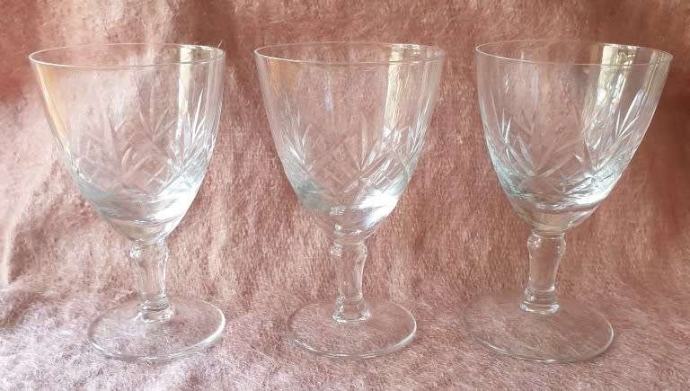 SET OF THREE CRYSTAL GLASSES