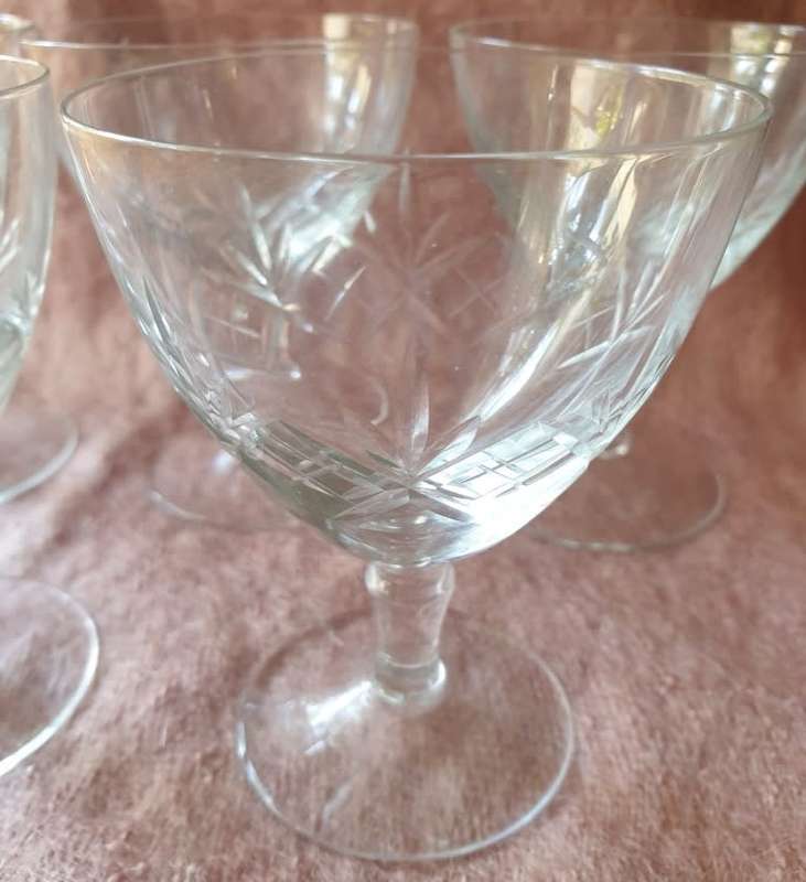 SET OF 5 CRYSTAL GLASSES
