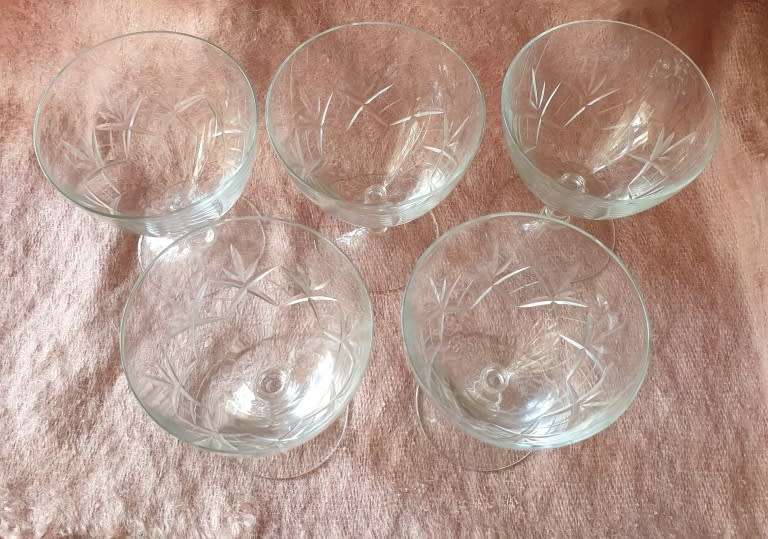 SET OF 5 CRYSTAL GLASSES